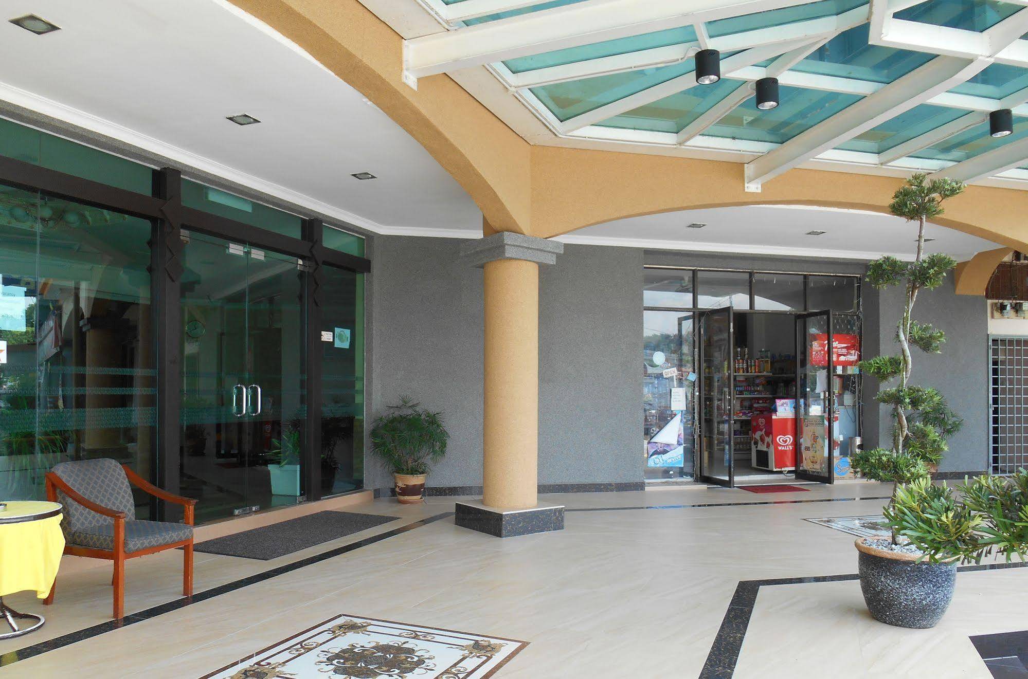 Sai Villa Hotel Near Klia & Klia2 Nilai Extérieur photo